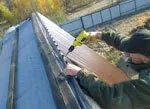Правильне кріплення профлиста саморізами на даху - інструкція
