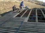Як зробити демонтаж шиферу – як правильно зняти матеріал з даху